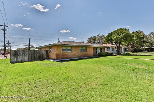 2601 33rd St in Lubbock, TX - Building Photo - Building Photo