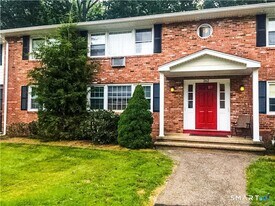 262 Robin Ct in Cheshire, CT - Building Photo