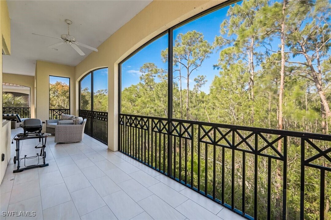 2851 Tiburon Blvd E in Naples, FL - Building Photo