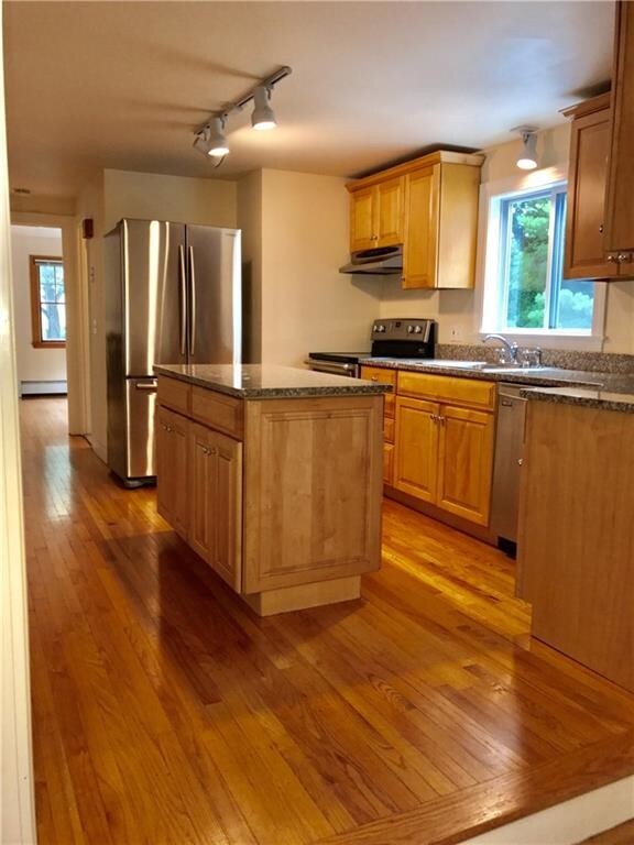 6 Owings Stone Rd in Barrington, RI - Building Photo - Building Photo