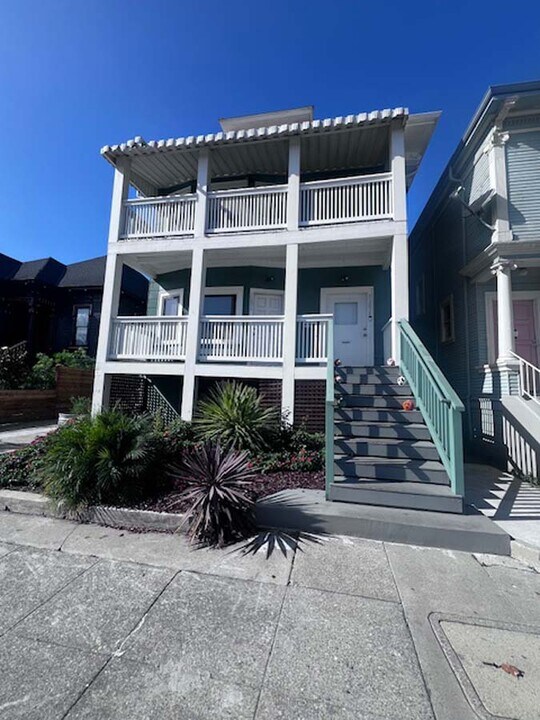 1301 Adeline St in Oakland, CA - Foto de edificio