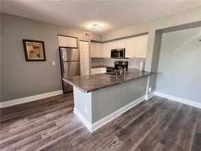 1240 Wildwood Lakes Blvd in Naples, FL - Building Photo - Building Photo