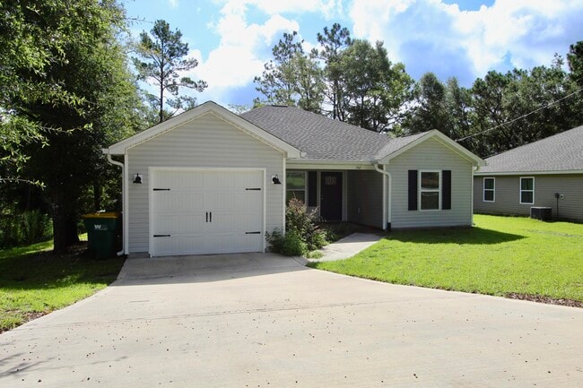 102 Windsor Dr in Crestview, FL - Building Photo - Building Photo