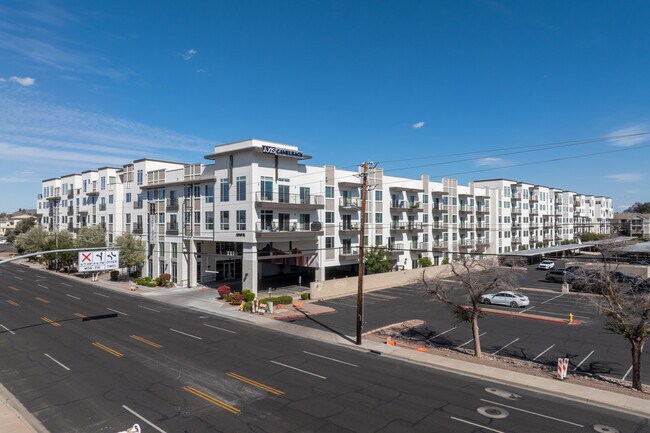 Axis Camelback in Phoenix, AZ - Building Photo - Building Photo