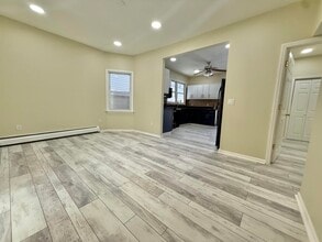 39 W 21st St in Bayonne, NJ - Building Photo - Building Photo