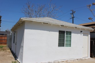 11017 Santa Ana St in Lamont, CA - Building Photo - Building Photo