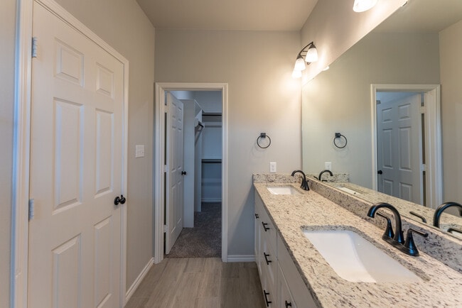 6922 Leonard Rd in Bryan, TX - Building Photo - Building Photo