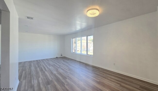 360 Broad St in Carlstadt, NJ - Building Photo - Building Photo