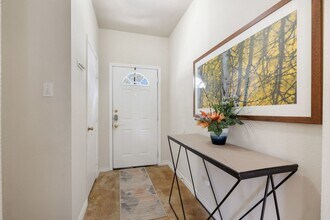 7807 Kingsbury Wood in San Antonio, TX - Foto de edificio - Building Photo