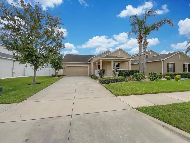1900 Sunbow Ave in Apopka, FL - Building Photo