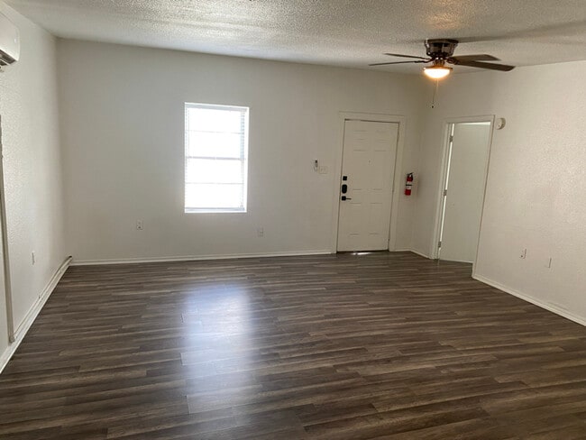 5415 Buena Vista St in San Antonio, TX - Building Photo - Building Photo