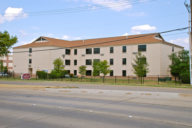 Pioneer Place Senior Housing in Plano, TX - Foto de edificio - Building Photo