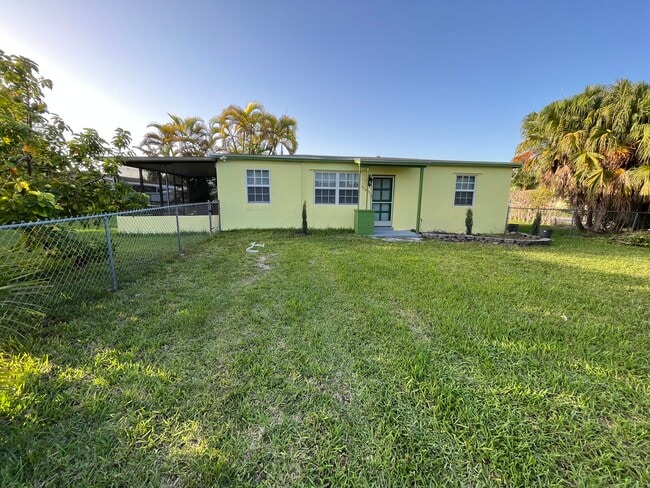 15401 SW 289th Terrace in Homestead, FL - Foto de edificio - Building Photo