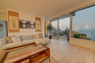 17366 W Sunset Blvd in Pacific Palisades, CA - Building Photo - Building Photo