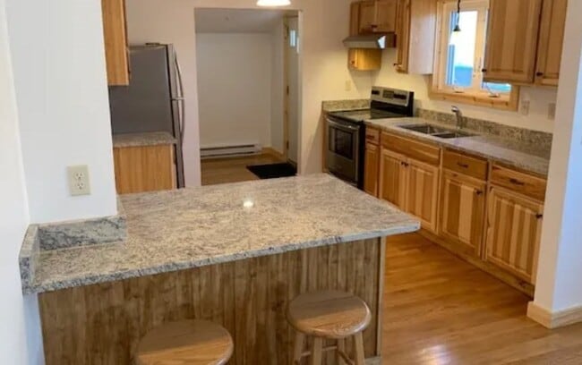 72 Russell St in Hadley, MA - Building Photo - Building Photo