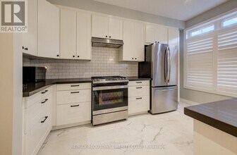 2351 Lakeshore Rd W in Oakville, ON - Building Photo - Building Photo