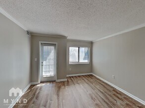 795 Hammond Dr in Atlanta, GA - Foto de edificio - Building Photo