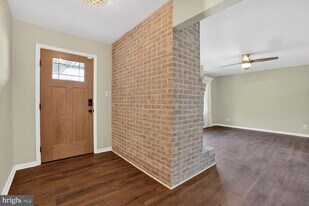 10160 Dahlgren Rd in King George, VA - Building Photo