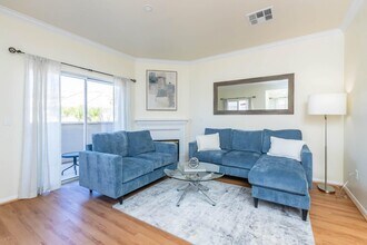 Colony Townhomes in Canyon Country, CA - Building Photo - Building Photo