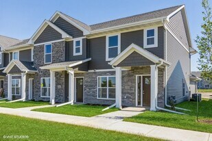 2275 Eversull Ln in North Liberty, IA - Building Photo