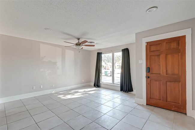 1647 Fawnhope Dr in Houston, TX - Building Photo - Building Photo