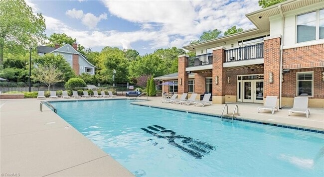 111 Edgeway Dr