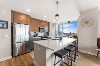 25 Christopher Columbus Dr in Jersey City, NJ - Foto de edificio - Building Photo