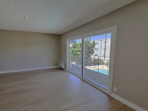 14037 Oxnard St in Los Angeles, CA - Building Photo - Building Photo