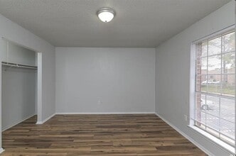 Wellesley Place in Columbia, SC - Building Photo - Interior Photo