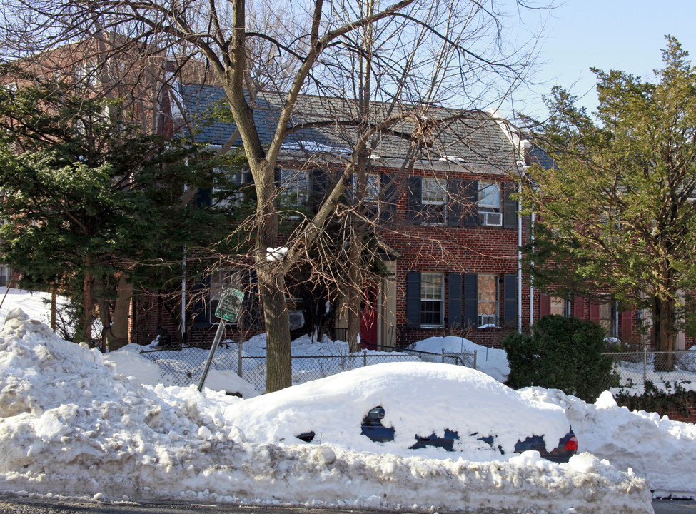 2630 39th St NW in Washington, DC - Building Photo