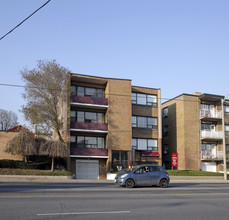 Laird Manor in Toronto, ON - Building Photo - Building Photo