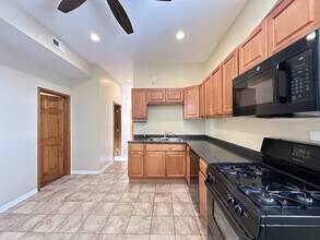 2020 N Hamlin Ave, Unit J02P in Chicago, IL - Foto de edificio - Building Photo