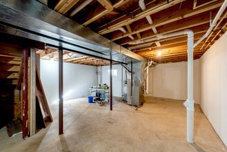 8679 Old Green Bay Rd in Pleasant Prairie, WI - Foto de edificio - Building Photo