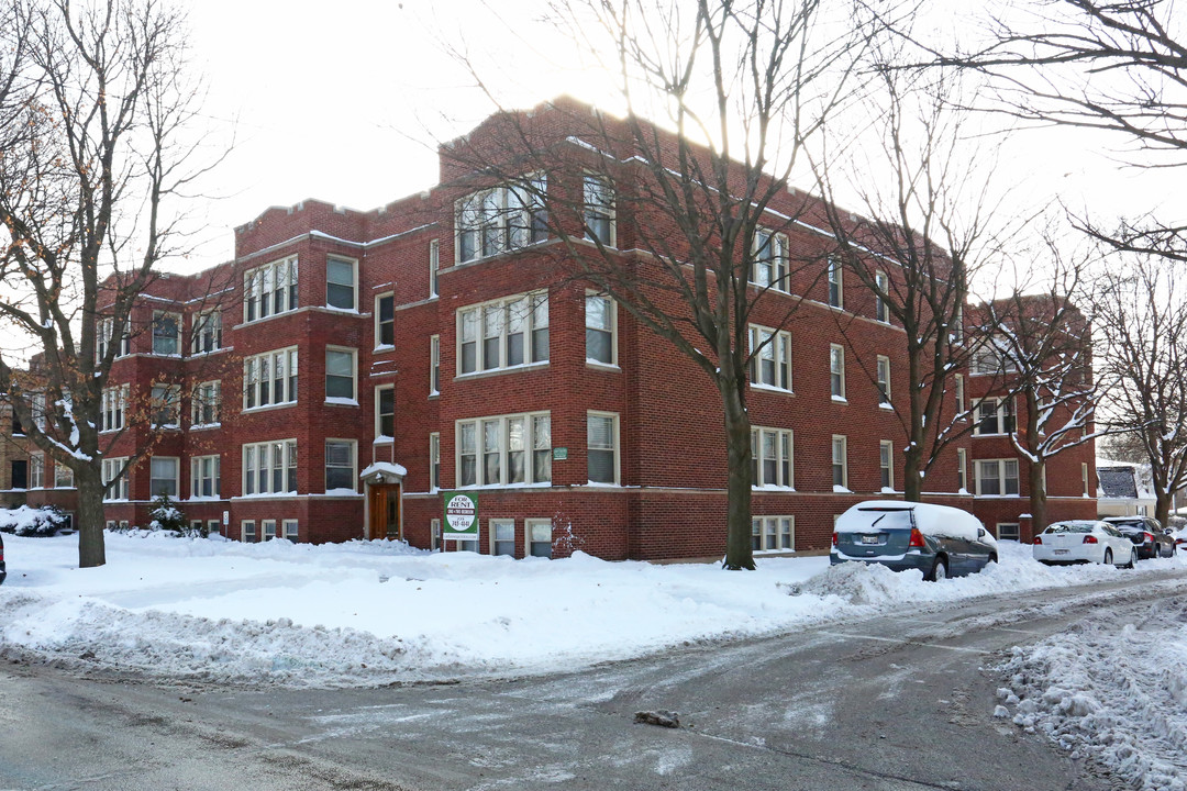 West Ridge in Chicago, IL - Foto de edificio