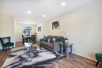 303 Danbury Dr in Naperville, IL - Building Photo - Building Photo