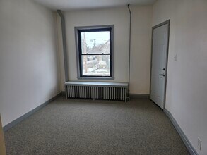 610 7th St S, Unit 1 in Virginia, MN - Foto de edificio - Building Photo