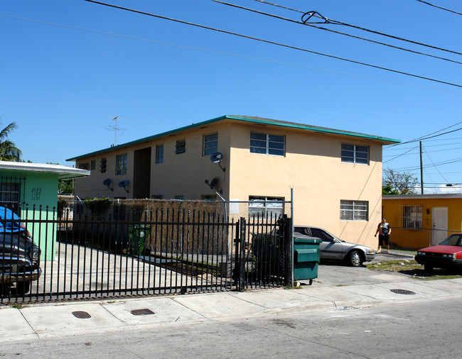 2121 NW 23rd St in Miami, FL - Building Photo - Building Photo