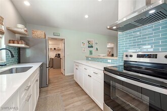 1971 Holiday Ln in Naples, FL - Building Photo - Building Photo