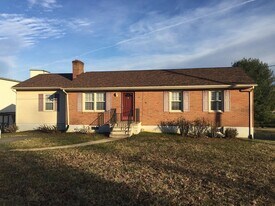 36 Green Hill Dr in Forest, VA - Building Photo