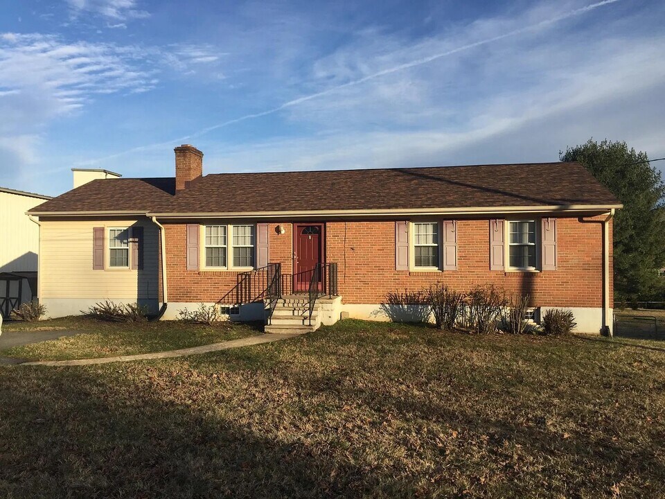 36 Green Hill Dr in Forest, VA - Building Photo