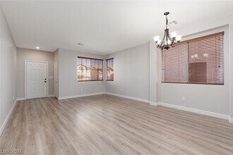 9425 Sparkling Waters Ave in Las Vegas, NV - Building Photo - Building Photo
