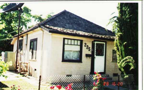 225-228 238 N Rush St in Lodi, CA - Building Photo