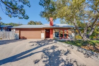 6936 Chinook Dr in Austin, TX - Building Photo - Building Photo