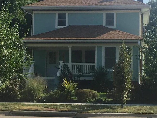 property at 3865 Holdrege St