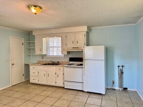 1527 Madison St in Clarksville, TN - Building Photo - Building Photo