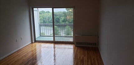 225 Coolidge Ave, Unit 114 in Watertown, MA - Building Photo - Building Photo