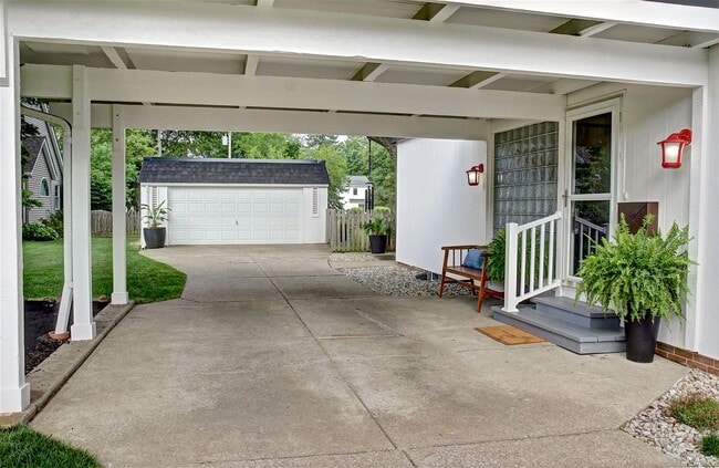 384 Bradley Rd in Bay Village, OH - Building Photo - Building Photo