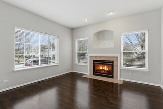 2313 Stoughton Dr in Aurora, IL - Building Photo - Building Photo