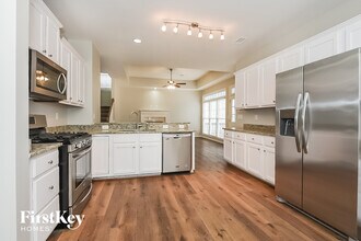 112 Market Ln in Canton, GA - Foto de edificio - Building Photo