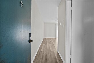 250 El Dorado Blvd in Webster, TX - Foto de edificio - Building Photo